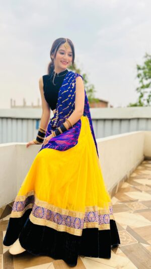 Sapna Parihar Instagram - छोटा सा गीत….🫠
#reelitfeelit
#trending
#foryou
#saree
#bhajan
#explorer