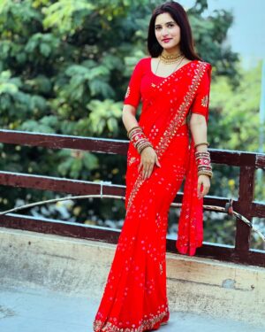 Sapna Parihar Instagram - Ye Lal rang ♥️
Saree from- @sareeadda4
@_sapnaparihar_