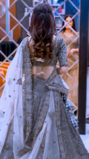 Sapna Parihar Instagram - Banno ki saheli 🦋🫠
Mua- @tarashamistsalon_
#wedding
#makeup
#trendingreels
#foryou
#explore
#reelsinstagram
@_sapnaparihar_