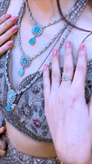 Sapna Parihar Instagram - Saya jb se mila tera saya ♥️
Mua- @tarashamistsalon_
#trendingreels
#wedding
#foryou
#explore
@_sapnaparihar_