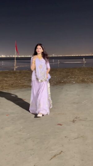 Sapna Parihar Instagram - Ye prayagraj hai ☺️🙏
#reelsinstagram
#kumbh
#trendingreels
#prayagraj
#explore
@_sapnaparihar_