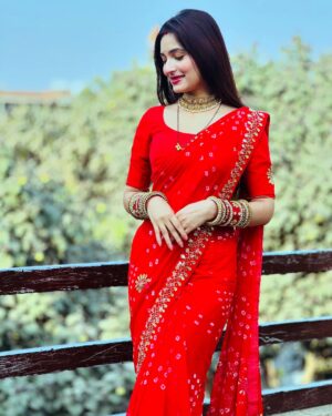 Sapna Parihar Instagram - Ye Lal rang ♥️
Saree from- @sareeadda4
@_sapnaparihar_