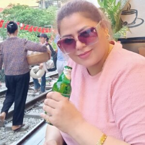 Sapna Sappu Instagram - At Train Street (Vietnam)
.
.
.
#sapnasappu #tiger #merarajabeta❤️❤️ #love #traval #travelblog #vietnam