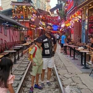 Sapna Sappu Instagram - At Train Street (Vietnam)
.
.
.
#sapnasappu #tiger #merarajabeta❤️❤️ #love #traval #travelblog #vietnam