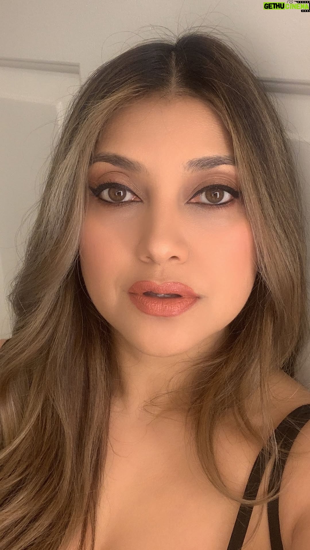 Sarah Azhari - 28.6K Likes - Hi Guys don’t forget to subscribe for my special content such as video, pictures, behind the scene, vlogs, songs preview, clip, live chat and many more features. Thank you and I’ll see you soon in the subscription 😘🥰💗

Hi Semua.. Jangan Lupa untuk Subscribe Instagram “Subscription”  Di situ Saya akan menyediakan content special buat kamu yang subscribe, dari reels, live chat, video clip, photo exclusive, vlogs, musik preview dan lain-lain. Terima kasih sebelumnya dan sampai ketemu di Subscription special 💗🥰😘