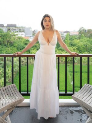 Sarah Azhari Instagram - Rainy Bali vibes 🌧️ A photoshoot that makes it even more unforgettable. 🪬🧿
Photo @leandro_j_s