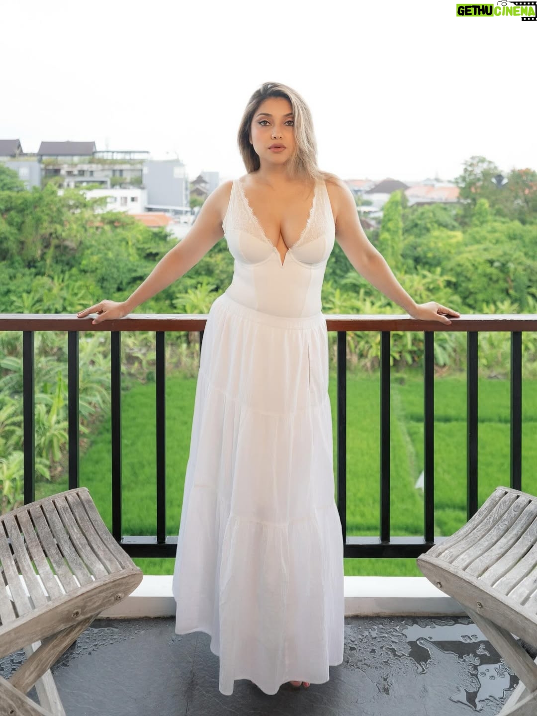 Sarah Azhari - 28.8K Likes - Rainy Bali vibes 🌧️ A photoshoot that makes it even more unforgettable. 🪬🧿
Photo @leandro_j_s