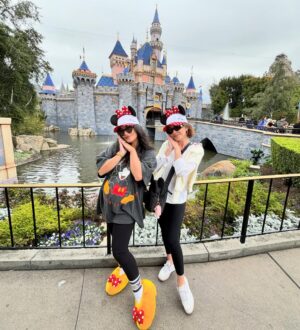 Sarah Hyland Instagram - āØDisney Princess PosingāØ