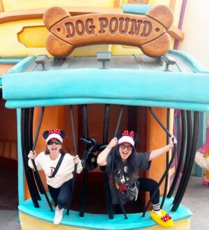 Sarah Hyland Instagram - āØDisney Princess PosingāØ