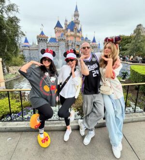 Sarah Hyland Instagram - āØDisney Princess PosingāØ