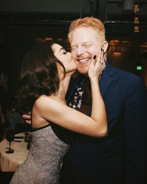 Sarah Hyland Instagram - The amount of love and support in one room was overwhelmingly beautiful. Thank you @itsjuliebowen @jessetyler & @wellsadams for being there to hold my hand through an unexpectedly emotional night. Also. CAROL BURNETT. It is an honor and privilege to have received the first-ever Variety #powerofwomen Courage Award presented by @purina The award builds on Purinaās Purple Leash Program, an initiative with the nonprofit @redroverorg that provides resources and support to help domestic violence shelters across the U.S. become pet-friendly š¾ š