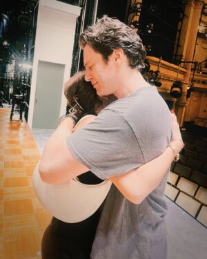 Sarah Hyland Instagram - Us, Old Friend. Whatās to discuss old friend? Hereās to us!.. Almost 20 years of knowing each other and we still look damn good! This production of @merrilyonbway is pure magic and Iām so lucky I was able to see this cast shine. āØšš¼
*I have no idea what Iām doing in the last slide* šø: @bruglikas