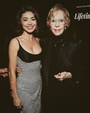 Sarah Hyland Instagram - The amount of love and support in one room was overwhelmingly beautiful. Thank you @itsjuliebowen @jessetyler & @wellsadams for being there to hold my hand through an unexpectedly emotional night. Also. CAROL BURNETT. It is an honor and privilege to have received the first-ever Variety #powerofwomen Courage Award presented by @purina The award builds on Purinaās Purple Leash Program, an initiative with the nonprofit @redroverorg that provides resources and support to help domestic violence shelters across the U.S. become pet-friendly š¾ š
