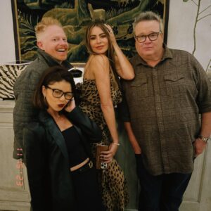 Sarah Hyland Instagram - A very Modern reunion for the Family āØ