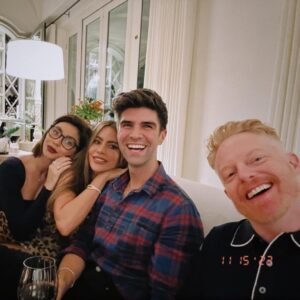 Sarah Hyland Instagram - A very Modern reunion for the Family āØ