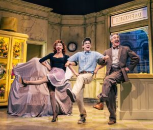 Sarah Hyland Instagram - I found Somewhere Thatās Green in the concrete jungle and I am LOVING it! Run, donāt walk to see @andrewbfeldman_ as Seymour! I mean it. Heās a musical theatre alien. Iām SO lucky to be doing this show with the most amazing cast, crew, and creative team! Come down to Skid Row and have some fun with us!