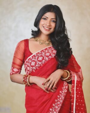 Sarika Sabah Instagram - Meril Prothom Alo Award 2023 look ! 🌹
Jewellery: @rongoboti_online
Makeup and style : @makeoverfinesse