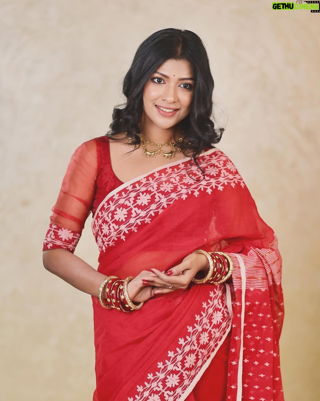 Sarika Sabah - 6.3K Likes - Meril Prothom Alo Award 2023 look ! 🌹

Jewellery: @rongoboti_online 
Makeup and style : @makeoverfinesse