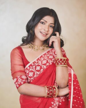 Sarika Sabah Instagram - Meril Prothom Alo Award 2023 look ! 🌹
Jewellery: @rongoboti_online
Makeup and style : @makeoverfinesse