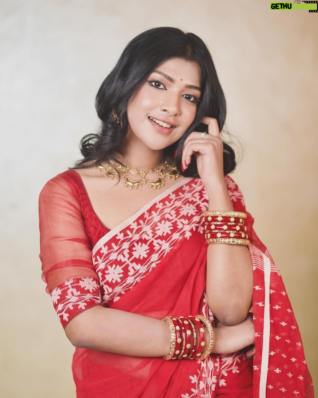 Sarika Sabah - 6.3K Likes - Meril Prothom Alo Award 2023 look ! 🌹

Jewellery: @rongoboti_online 
Makeup and style : @makeoverfinesse