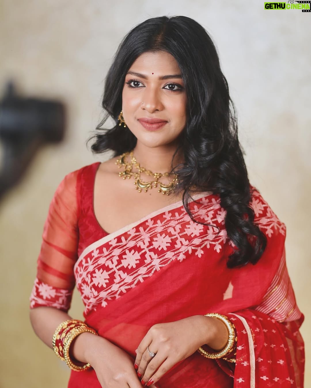 Sarika Sabah - 6.3K Likes - Meril Prothom Alo Award 2023 look ! 🌹

Jewellery: @rongoboti_online 
Makeup and style : @makeoverfinesse