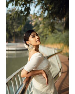 Sarika Sabah Instagram - 🤍🕊️
📸 - @purnophotographyofficial
Makeover - @makeoverfinesse @farhanachaity_official
Attire - @b_a_n_g_a_l
Jewellery- @rongoboti_online