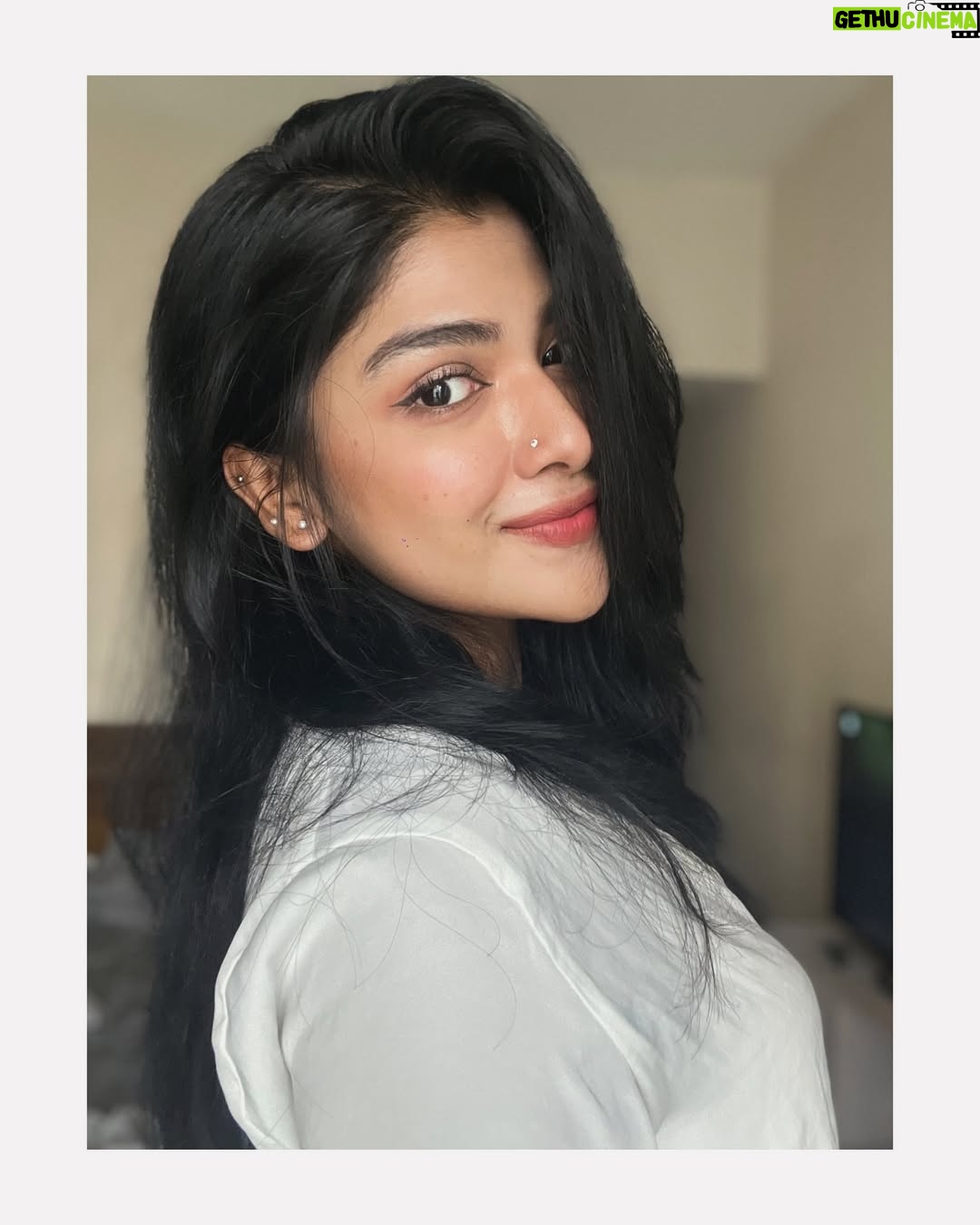 Sarika Sabah - 3.7K Likes - Self, in focus! 🤳