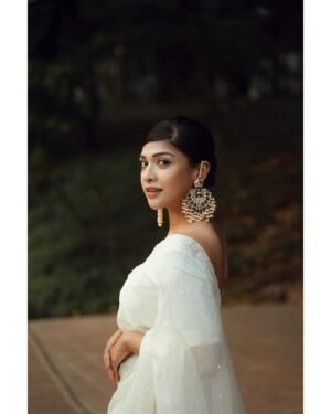 Sarika Sabah Instagram - 🤍🕊️
📸 - @purnophotographyofficial
Makeover - @makeoverfinesse @farhanachaity_official
Attire - @b_a_n_g_a_l
Jewellery- @rongoboti_online