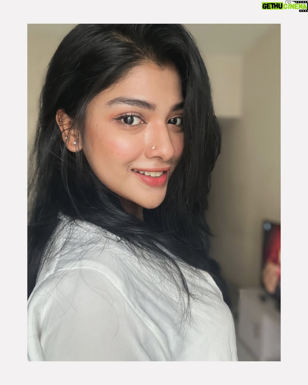 Sarika Sabah - 3.7K Likes - Self, in focus! 🤳