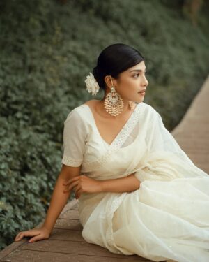 Sarika Sabah Instagram - 🤍🕊️
📸 - @purnophotographyofficial
Makeover - @makeoverfinesse @farhanachaity_official
Attire - @b_a_n_g_a_l
Jewellery- @rongoboti_online