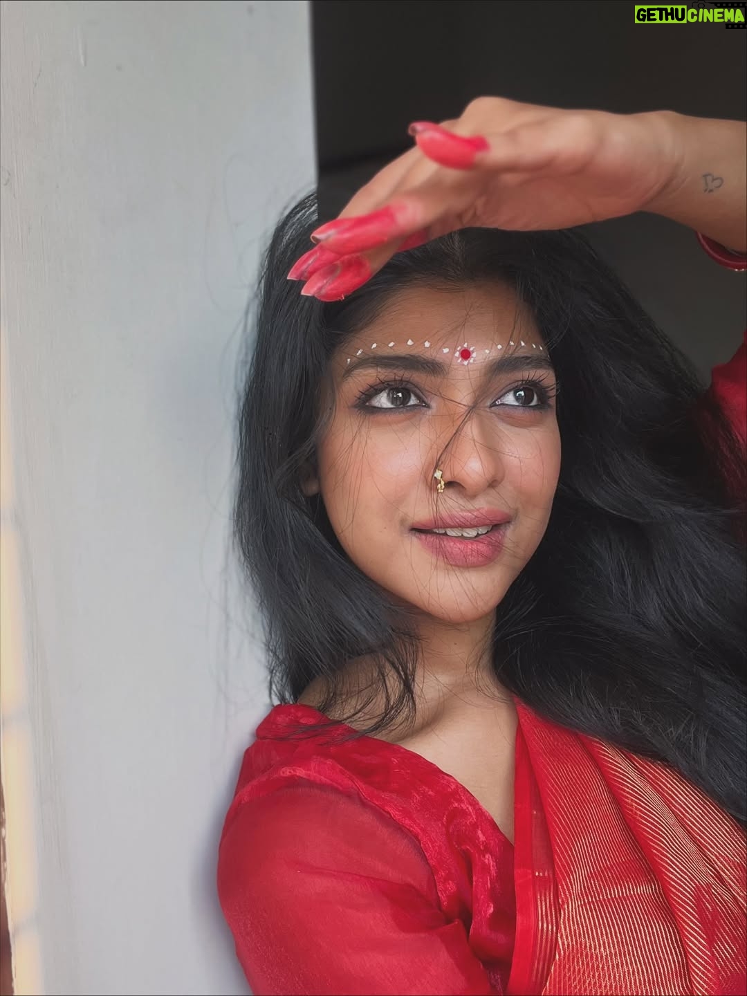 Sarika Sabah - 3.2K Likes - স্বরলিপি নাই থাক গান ভুল কোরো না গো ! 🌺