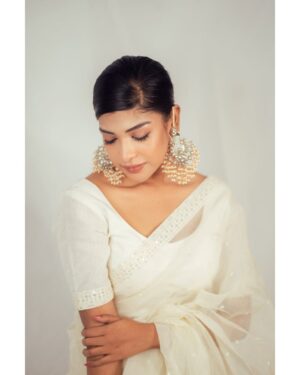 Sarika Sabah Instagram - 🤍🕊️
📸- @purnophotographyofficial
Makeover - @makeoverfinesse @farhanachaity_official
Attire - @b_a_n_g_a_l
Jewellery- @rongoboti_online