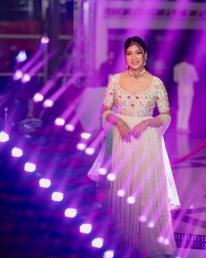 Sarika Sabah Instagram - Meril Prothom Alo award 2024 ✨
Wearing: @meherofficials
Makeup and styling: @elegant_makeover