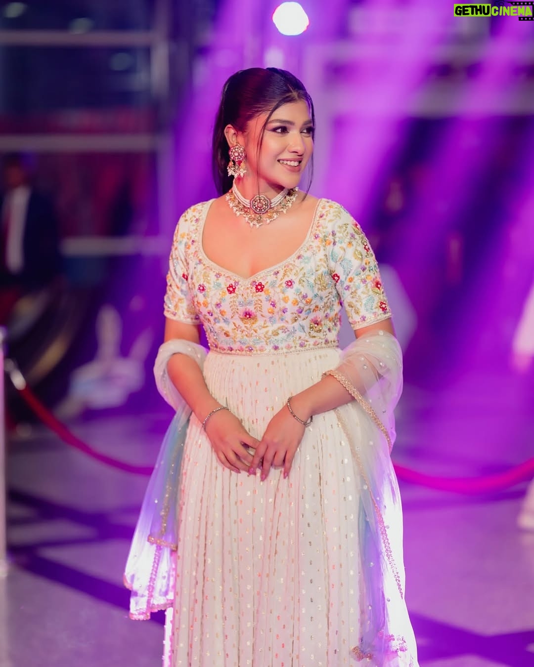 Sarika Sabah - 3K Likes - Meril Prothom Alo award 2024 ✨
 
Wearing: @meherofficials 
Makeup and styling: @elegant_makeover
