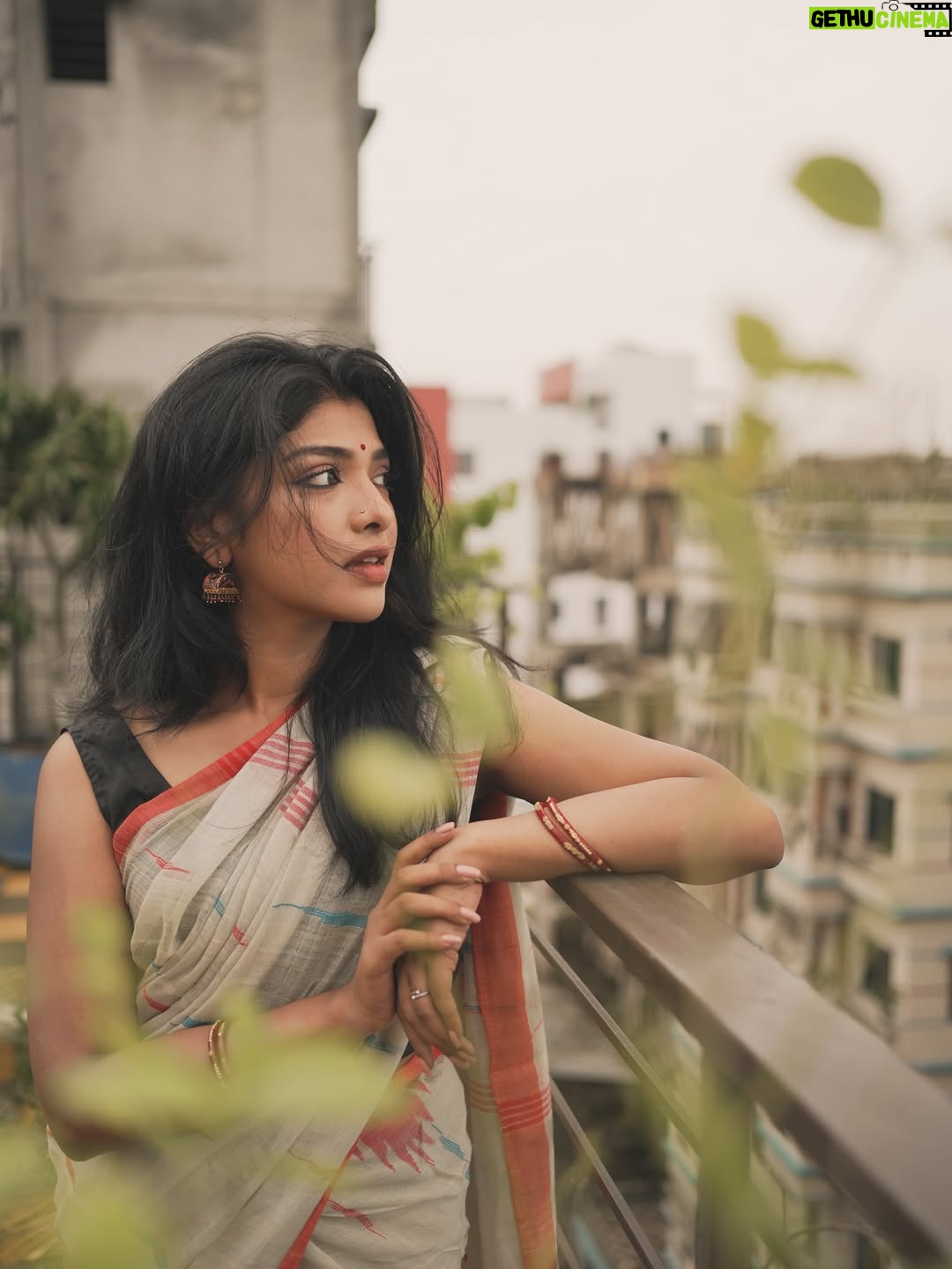 Sarika Sabah - 10.6K Likes - আজ যেন মেঘে মেঘে
হলো মন যে উদাসীন… 🕊️💌
