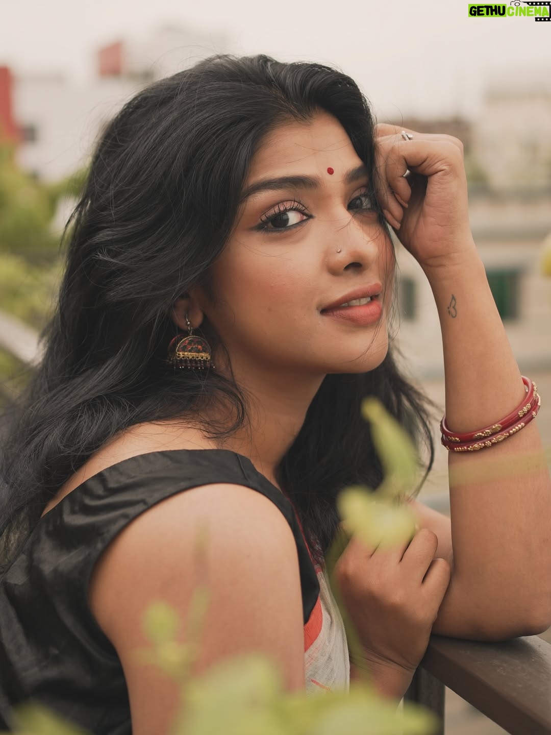 Sarika Sabah - 10.6K Likes - আজ যেন মেঘে মেঘে
হলো মন যে উদাসীন… 🕊️💌