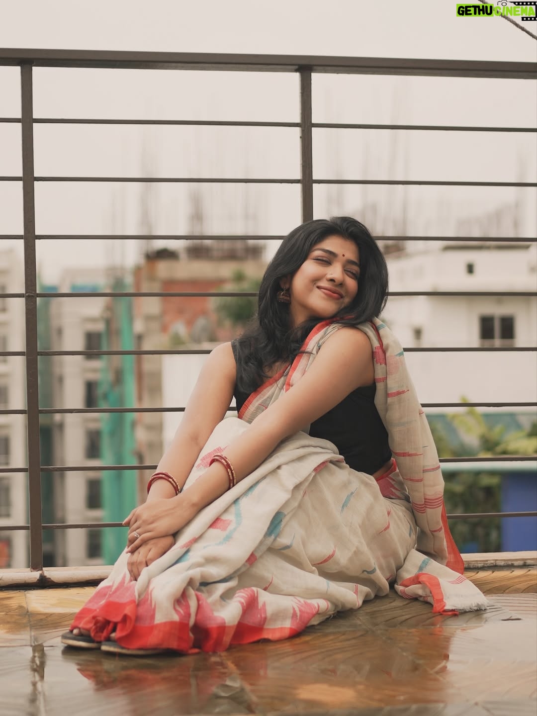Sarika Sabah - 10.6K Likes - আজ যেন মেঘে মেঘে
হলো মন যে উদাসীন… 🕊️💌