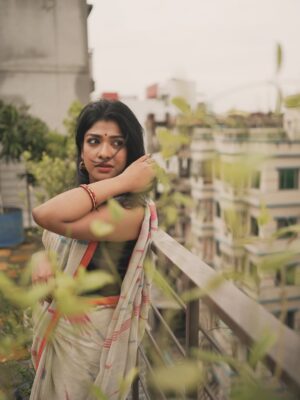 Sarika Sabah Instagram - আজ যেন মেঘে মেঘে
হলো মন যে উদাসীন… 🕊️💌