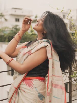 Sarika Sabah Instagram - আজ যেন মেঘে মেঘে
হলো মন যে উদাসীন… 🕊️💌