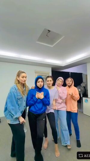 Sasha Saidin Instagram - // @download_repost_pro - Swipe !
“Untuk melebarkan lagi Manisnya Senyuman Elite Warriors, 
pihak kami telah menambah DUA kategori baru istimewa dan mampu milik..”

Kategori di Level 3:

🩷 Trauma ( RM98) 
🩵 Bila (RM88) 

Khas untuk peminat yang ingin datang menyaksikan sambil ber-GIG dengan mereka. 

Dengan bertambah DUA kategori baru maka kami umumkan lagi DUA artis jemputan IAITU.....

💚 Dapatkan tiket anda untuk kategori baru di www.ticket2u.com.my/elite mulai ISNIN, 25 Ogos 2025 jam 3:00pm 👈🏻

Ooooohhh CARAMU dan CARAKU… oooo…..🎶🎵

W E  A R E  B A C K . . 🙏🏻
🎶💄💋💃🏼👗👠👜💍👛🕶️🎼🎭

#elite
#elitewarriors
#girlpower
#25
#30thAnniversary
#alpha
#xfactor