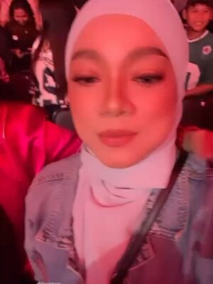 Sasha Saidin Instagram - 👏🏻👏🏻👏🏻👏🏻👏🏻

As we approach this final stretch towards ELITE Live ‘25 this saturday, last night we all wanted to bask in the aura of @norman.abdulhalim hoping that some of his confidence and perseverance maybe absorbed by us for this coming 20th Sept 2025 concert inshallah. Sikit pun jadilah Abang Norman. Sharing is caring. Lol. Woosssaahhhh!!! 💪🏻 ✌🏻 

p/s kalau ada yang termasuk roh abang-abang KRU atas stage nanti, jangan terkejut ye ELITE Warriors…. 🤩😜😁

Azza, Abby, Sasha, Linda dan Watie tidak sabar bertemu mata dengan para peminat. Menyambut baik gegak gempita yang dirasakan sewaktu Konsert genKRU…. kini ELITE LIVE ’25 hadir Istimewa untuk kalian. 

Dinamakan sebagai ELITE LIVE ‘25, peminat buat julung kali akan menikmati karya-karya popular Elite di Plenary Hall Kuala Lumpur Convention Centre pada 20 September 2025.

Untuk menjadi salah seorang saksi ELITE LIVE ‘25, jangan terlepas membeli tiket mengikut kategori yang telah disediakan:

❤️GIG (RM 1,088)
**with Meet & Greet and refreshment
🧡MANISNYA SENYUMANMU (RM 588)
💚CATWALK (RM 268)
💛TAMPARAN WANITA (RM 238)
🩷 TRAUMA ( RM98) 
🩵 BILA (RM88) 

📍Tiket boleh diperoleh menerusi www.ticket2u.com.my/elite 

Mari… CATWALK bersama-sama!

Stay Tuned! ⏰⌛️

W E  A R E  B A C K

#elite
#elitewarriors