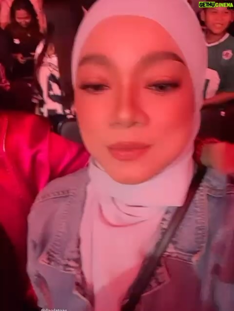 Sasha Saidin - 646 Likes - 👏🏻👏🏻👏🏻👏🏻👏🏻

As we approach this final stretch towards ELITE Live ‘25 this saturday, last night we all wanted to bask in the aura of @norman.abdulhalim hoping that some of his confidence and perseverance maybe absorbed by us for this coming 20th Sept 2025 concert inshallah. Sikit pun jadilah Abang Norman. Sharing is caring. Lol. Woosssaahhhh!!! 💪🏻 ✌🏻 

p/s kalau ada yang termasuk roh abang-abang KRU atas stage nanti, jangan terkejut ye ELITE Warriors…. 🤩😜😁

Azza, Abby, Sasha, Linda dan Watie tidak sabar bertemu mata dengan para peminat. Menyambut baik gegak gempita yang dirasakan sewaktu Konsert genKRU…. kini ELITE LIVE ’25 hadir Istimewa untuk kalian. 

Dinamakan sebagai ELITE LIVE ‘25, peminat buat julung kali akan menikmati karya-karya popular Elite di Plenary Hall Kuala Lumpur Convention Centre pada 20 September 2025.

Untuk menjadi salah seorang saksi ELITE LIVE ‘25, jangan terlepas membeli tiket mengikut kategori yang telah disediakan:

❤️GIG (RM 1,088)
**with Meet & Greet and refreshment
🧡MANISNYA SENYUMANMU (RM 588)
💚CATWALK (RM 268)
💛TAMPARAN WANITA (RM 238)
🩷 TRAUMA ( RM98) 
🩵 BILA (RM88) 

📍Tiket boleh diperoleh menerusi www.ticket2u.com.my/elite 

Mari… CATWALK bersama-sama!

Stay Tuned! ⏰⌛️

W E  A R E  B A C K

#elite
#elitewarriors
