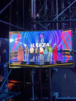 Sasha Saidin Instagram - ❣️❣️❣️❣️❣️

BTS #KilauanEmas2025 @astromalaysia 

Mata bertentang mata adakah kau terasa
Cinta kian memekar dihati kita
Kau istimewa paling utama yang satu
Betapa manisnya senyumanmu
-	Manisnya Senyumanmu (1996) 🎶

Berdebar Rasanya Nak Bertentang Mata.. 💖

Azza, Abby, Sasha, Linda dan Watie tidak sabar bertemu mata dengan para peminat. Menyambut baik gegak gempita yang dirasakan sewaktu Konsert genKRU…. kini ELITE LIVE ’25 hadir Istimewa untuk kalian. 

Dinamakan sebagai ELITE LIVE ‘25, peminat buat julung kali akan menikmati karya-karya popular Elite di Plenary Hall Kuala Lumpur Convention Centre pada 20 September 2025.

Untuk menjadi salah seorang saksi ELITE LIVE ‘25, jangan terlepas membeli tiket mengikut kategori yang telah disediakan:

*GIG (RM 1,088)
with Meet & Greet and refreshment)
*MANISNYA SENYUMANMU (RM 588)
*CATWALK (RM 268)
*TAMPARAN WANITA (RM 238)

📍Tiket boleh diperoleh menerusi www.ticket2u.com.my/elite 

Mari… CATWALK bersama-sama!

Stay Tuned... ⏰⌛️

W E  A R E  B A C K

#elite
#elitewarriors 
#genkru 
#kilauemas2025