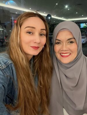 Sasha Saidin Instagram - 🤩🤩🤩

It’s Aishah & The Fan Club peeps! #Fangirling

Sorry @aishahjmm for walking to your table while you were in a meeting to say hi and ask for a picture the other day. I’ve always truly been a big fan ever since your Aishah & The Fan Club days right up to your solo career when you returned back to Malaysia. Gosh I still love to watch the Aishah & The Fan Club MV videos cause the songs were so good and you were the 80s/90s style Queen! Oh so many memories of watching the MV whilst dancing and singing round my living room just like how you did in the MV too. Love! 

#Aishah&TheFanClub 
#CallMeCallMeBabyBabyCallMeNow #SensationShowUsHowTemptation

#ELITE #Elite25Concert #20Sept2025 #PlenenaryHall #KualaLumpurConventionCentre #LightsCameraAction #ELITEWarriors 

#ADashOfSash💋
#CommittedToTheCelopians 
#DiaryOfADevotedDomesticatedDabawi 
#TheElusiveFairytaleOfTheHalfBloodPrincessSayang