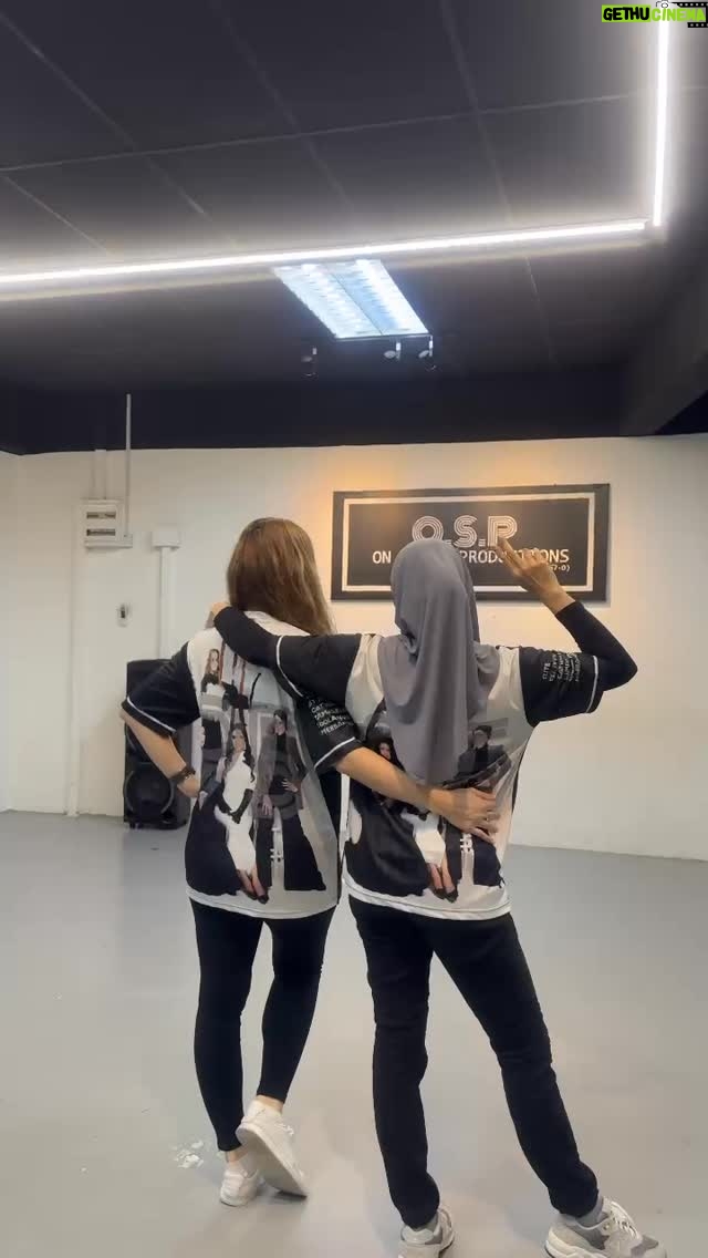Sasha Saidin - 83 Likes - 6 days to go! 

Azza, Abby, Sasha, Linda dan Watie tidak sabar bertemu mata dengan para peminat. Menyambut baik gegak gempita yang dirasakan sewaktu Konsert genKRU…. kini ELITE LIVE ’25 hadir Istimewa untuk kalian. 

Dinamakan sebagai ELITE LIVE ‘25, peminat buat julung kali akan menikmati karya-karya popular Elite di Plenary Hall Kuala Lumpur Convention Centre pada 20 September 2025.

Untuk menjadi salah seorang saksi ELITE LIVE ‘25, jangan terlepas membeli tiket mengikut kategori yang telah disediakan:

❤️GIG (RM 1,088)
**with Meet & Greet and refreshment
🧡MANISNYA SENYUMANMU (RM 588)
💚CATWALK (RM 268)
💛TAMPARAN WANITA (RM 238)
🩷 TRAUMA ( RM98) 
🩵 BILA (RM88) 

📍Tiket boleh diperoleh menerusi www.ticket2u.com.my/elite 

Mari… CATWALK bersama-sama!

Stay Tuned! ⏰⌛️

W E  A R E  B A C K

#elite
#elitewarriors