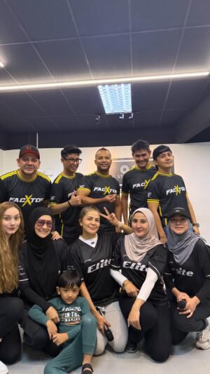 Sasha Saidin Instagram - ❌-FACTOR 💯

ELITE Warriors are you ready for X-FACTORRRRR??!!!! 

Zack, Shah, Fendy, Danny dan Jim tidak sabar bertemu mata dengan para peminat, kini X-Factor akan muncul di ELITE LIVE ’25 hadir Istimewa untuk kalian. 

Dinamakan sebagai ELITE LIVE ‘25, peminat buat julung kali akan menikmati karya-karya popular Elite di Plenary Hall Kuala Lumpur Convention Centre pada 20 September 2025.

Untuk menjadi salah seorang saksi ELITE LIVE ‘25, jangan terlepas membeli tiket mengikut kategori yang telah disediakan:

❤️GIG (RM 1,088)
**with Meet & Greet and refreshment
🧡MANISNYA SENYUMANMU (RM 588)
💚CATWALK (RM 268)
💛TAMPARAN WANITA (RM 238)
🩷 TRAUMA ( RM98) 
🩵 BILA (RM88) 

📍Tiket boleh diperoleh menerusi www.ticket2u.com.my/elite 

Mari… CATWALK bersama-sama!

Stay Tuned ⏰⌛️

W E  A R E  B A C K

#elite
#elitewarriors