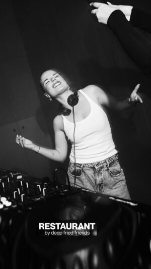 Sasha Spilberg Instagram - Как я стала DJ? 🗿