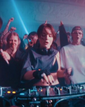 Sasha Spilberg Instagram - Выпустили пар! Спасибо за приглашение @biicla @luxediscoclub ❤️‍🔥 

Запись полного DJ сета на моём YouTube канале.

В этом коммьюнити чувствую себя свободной, живой и самой собой! Спасибо за доверие!