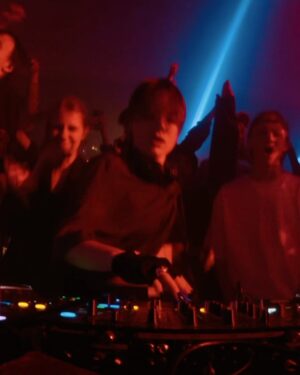 Sasha Spilberg Instagram - Выпустили пар! Спасибо за приглашение @biicla @luxediscoclub ❤️‍🔥 

Запись полного DJ сета на моём YouTube канале.

В этом коммьюнити чувствую себя свободной, живой и самой собой! Спасибо за доверие!