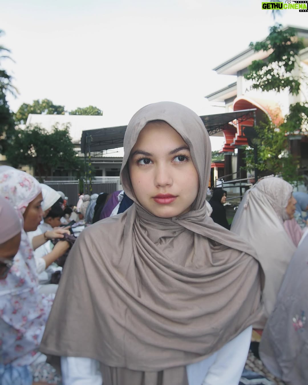Saskia Chadwick - 450.6K Likes - Minal Aidin Wal Faidzin from me & my big big family🤍🧸
